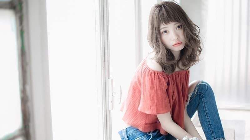 セミロングヘアスタイル